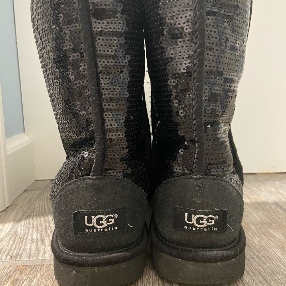 ★ Black Ugg Boots ★